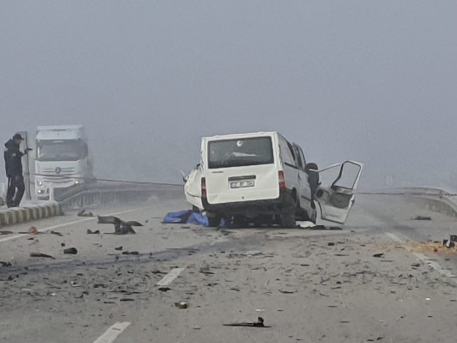 Kastamonu Devrakani'de dehşet veren kaza: 5 ölü çok sayıda yaralı - Resim: 1