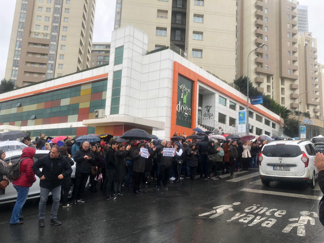 Doğa Koleji satıldı dendi! Veliler okulu bastı son dakika Doğa Koleji haberi - Resim: 0