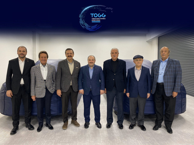 Fatih Altaylı'nın babayiğitlerin yerli otomobil pozuna yaptığı yorum tartışılıyor - Resim: 0