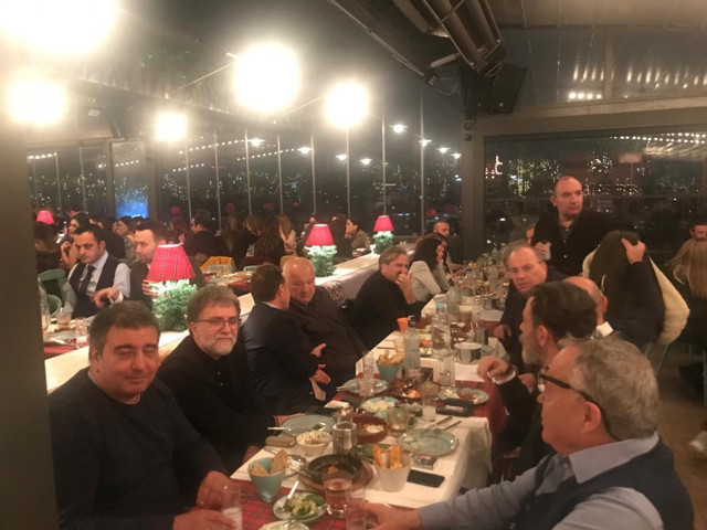 Ahmet Hakan Hürrriyet'teki ekibini meyhaneye götürdü - Resim: 0