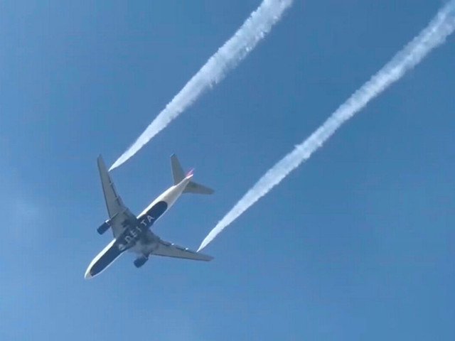 ABD’de acil iniş yapan uçak yakıtını okulun üstüne boşalttı! Yaralılar var - Resim: 1