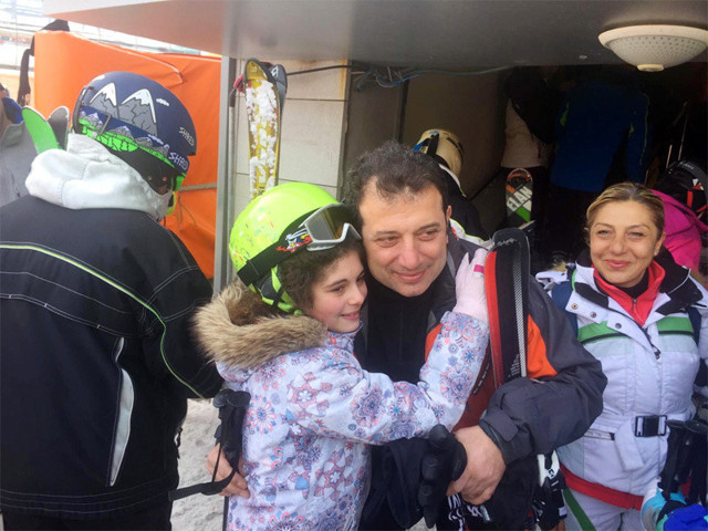 Ekrem İmamoğlu Elazığ depremi diye gitti Erzurum'da kayakta çıktı - Resim: 1