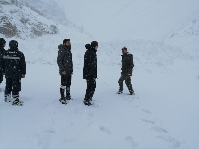Van'da bir çığ olayı daha! Bu sefer Çatak ilçesine düştü - Resim: 1