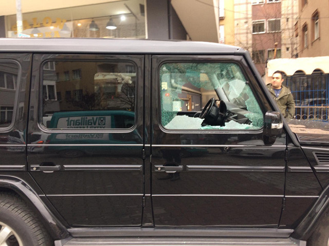 Kağıthane'de lüks cipe silahlı saldırı: 2 yaralı - Resim: 0