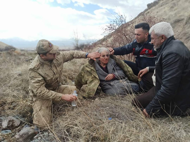 Erzincan'da Alzheimer hastası kadın evinden çıkıp kayıplara karıştı - Resim: 0