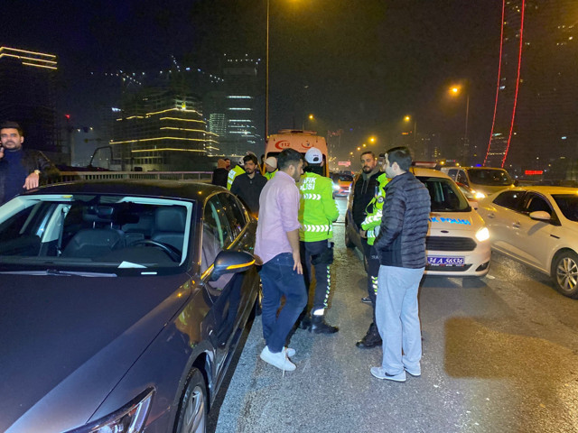 15 Temmuz Şehitler Köprüsü'nde kaza için rapor tutan kişilere bir başka araç çarptı - Resim: 1