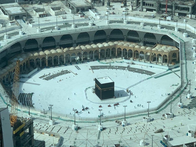 Kabe dünyaya korku salan koronavirüs nedeniyle boşaltıldı - Resim: 1