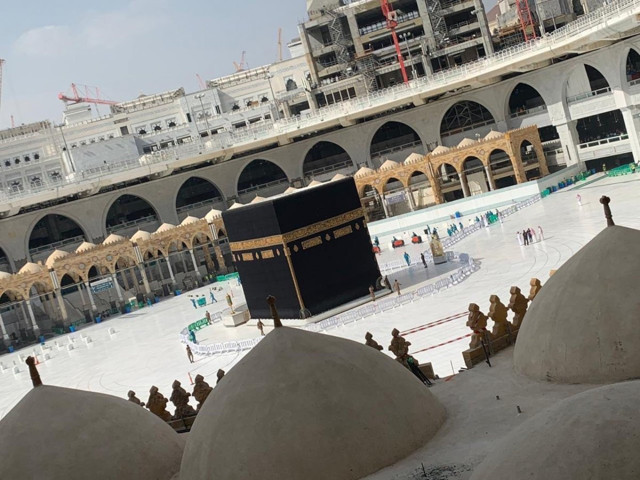 Kabe dünyaya korku salan koronavirüs nedeniyle boşaltıldı - Resim: 0