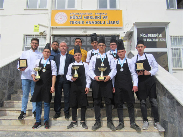 Bu okulu bitiren öğrencilere iş teklifi yağıyor - Resim: 0