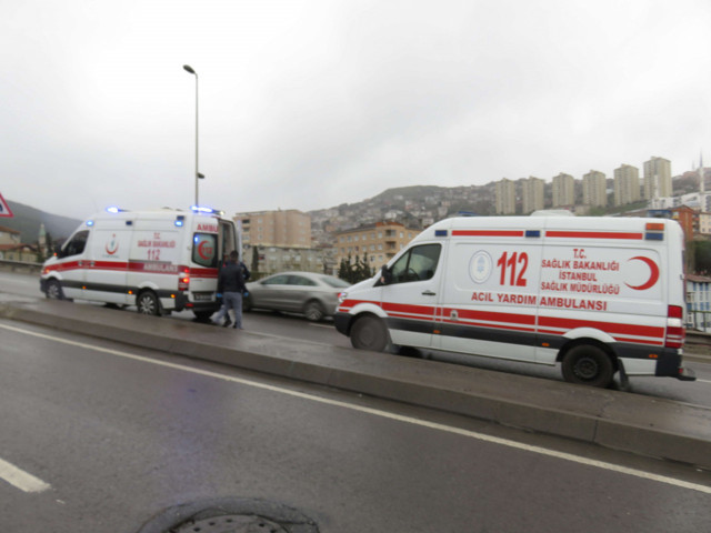 Maltepe'de kadın doktor otomobiliyle takla attı - Resim: 1