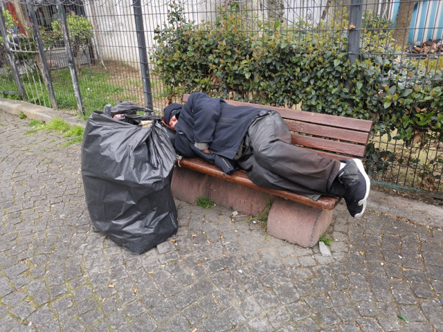 İstanbul'da Corona virüs en çok onları vurdu yardım bekliyorlar - Resim: 1