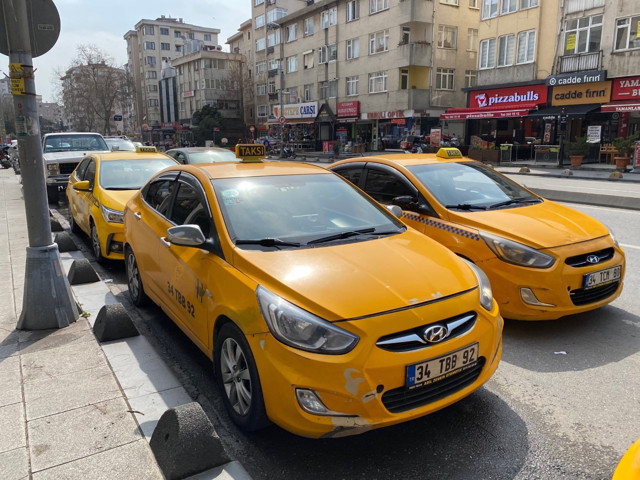 İstanbul'da koronavirüs en çok taksicileri vurdu iş yapamıyorlar - Resim: 1