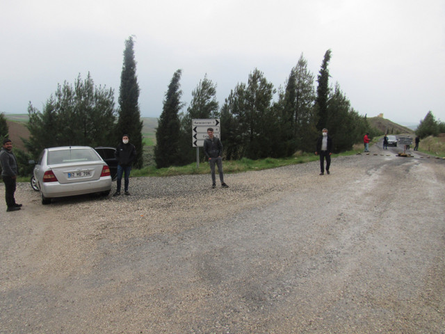 Adıyaman'da köye kimseyi sokmuyorlar koronavirüs korkusu yolu kapattırdı - Resim: 1