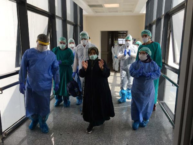 Günün teselli haberi! Türkiye'deki en zorlu koronavirüs hastası iyileşti - Resim: 1