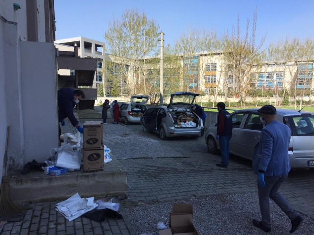 Okullar kapandı, İnegöl'de 52 gönüllü öğretmen yardıma koştu - Resim: 0