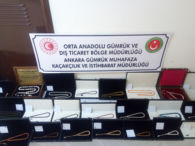 Ankara'da mamut, fil ve balina dişi ile gergedan boynuzundan yapılmış tesbihler yakalandı - Resim: 0