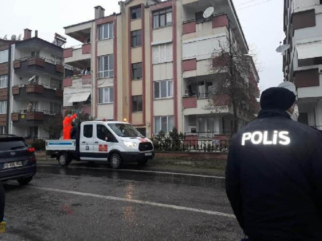 Balıkesir Edremit'te 4 apartman karantinaya alındı - Resim: 0