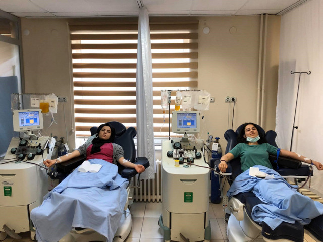 Eskişehir'de koronavirüsü yenen iki sağlık personeli immün plazma bağışçısı oldu - Resim: 0