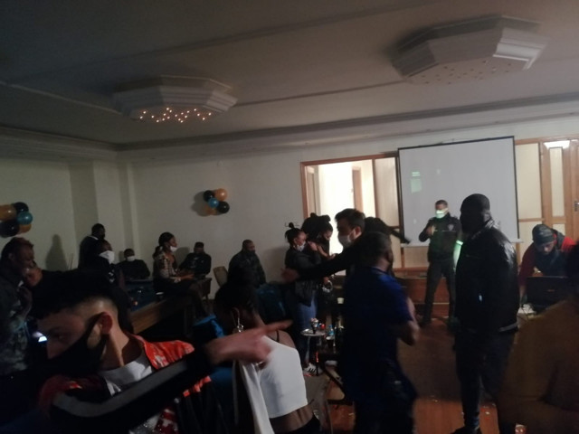 Büyükçekmece'de Nijeryalı parti verdi yapılan baskında 46 kişiye ceza yazıldı - Resim: 1