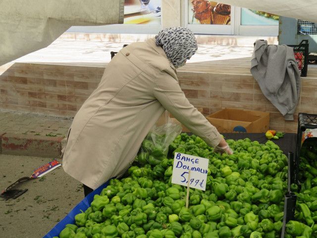 Kartal'da tepki çekecek manzaralar meyve ve sebzeler elle seçildi - Resim: 1