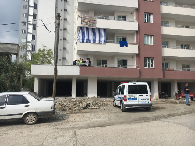 Osmaniye'de sağlık çalışanı yedinci kattan düşüp öldü - Resim: 1