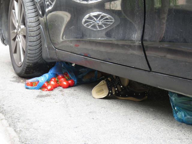 Ümraniye'de korkunç kaza: Pazardan dönerken otomobilin altında kaldı - Resim: 1