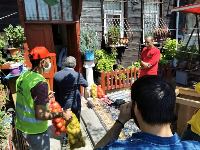 Dilovası Belediye ilçedeki 16 bin haneye 250 ton patates ve soğan dağıtıyor - Resim: 0