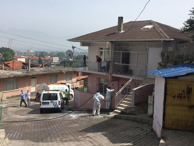 İzmit'te iki sokaktaki 38 hane karantinaya alındı - Resim: 0