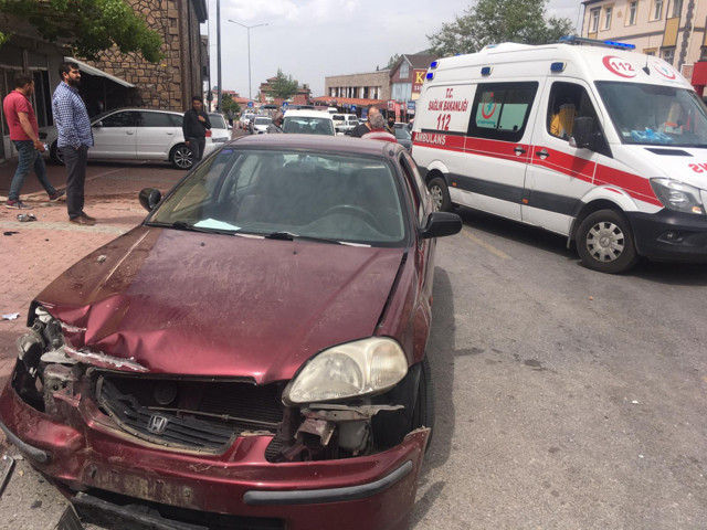 Kayseri'de freni boşalan hafriyat kamyonu dehşet saçtı - Resim: 1