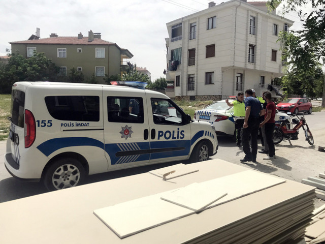 Karaman'da denetimden kaçan motosikletteki 2 kişi gözaltına alındı - Resim: 0