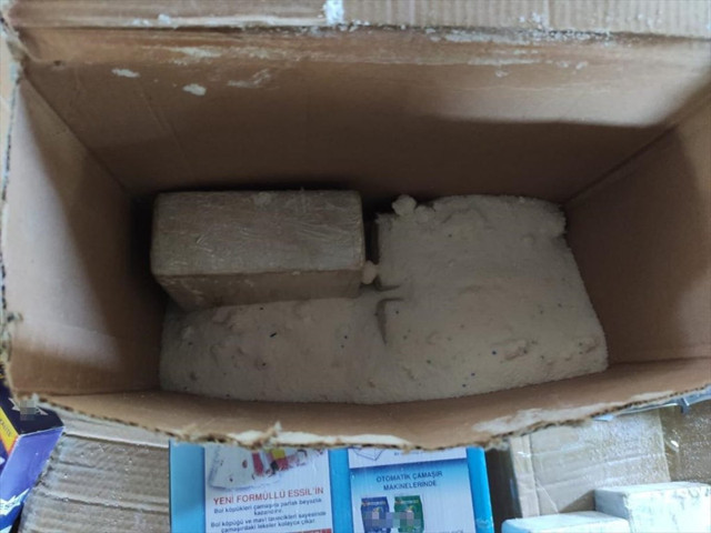 Van'da kargoda 82 kilo 155 gram eroin ele geçirildi - Resim: 0