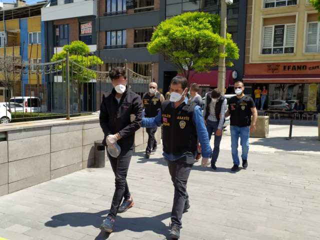 Eskişehir'de tuhaf olay! Araç kullanmayı bilmeyen 5 hırsız otomobil çaldı - Resim: 1