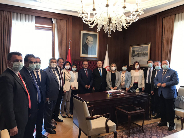 CHP'de 3 isim yarıştı! CHP Meclis Başkanvekili Haydar Akar oldu - Resim: 0