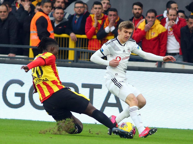 Sergen Yalçın Caner Erkin'in üstünü çizdi! Artık forma vermeyecek - Resim: 0