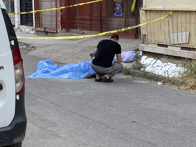 İzmir'de evladın babasına son kez bakışı yürek dağladı - Resim: 0