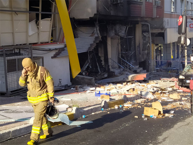 İstanbul Bahçelievler'de bir binada patlama 1 ölü 10 yaralı - Resim: 4