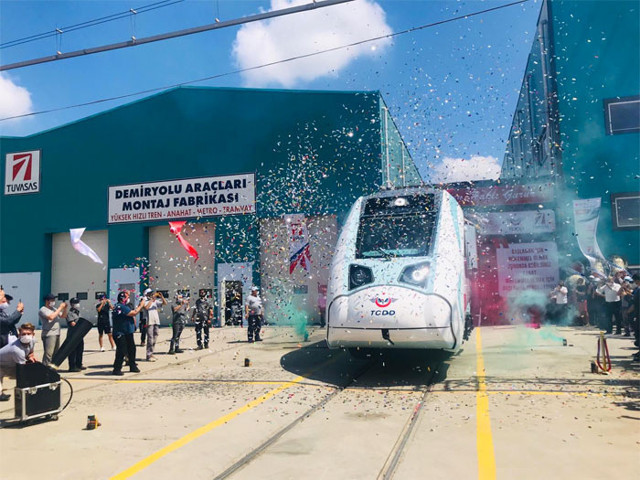İlk yerli ve milli tren raylara indi Bakan Mustafa Varank'tan önemli açıklamalar - Resim: 0