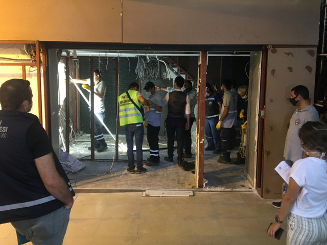 Kapalıçarşı’da skandal! Kolonlar kesilmiş o dükkanda yıkım yapıldı - Resim: 0