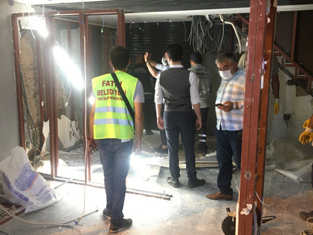 Kapalıçarşı’da skandal! Kolonlar kesilmiş o dükkanda yıkım yapıldı - Resim: 1