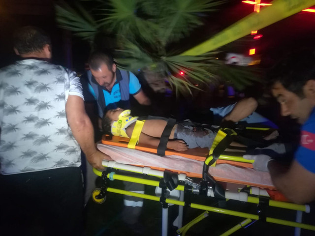 İzmir'de can pazarı deyimi karşılık buldu hamile kadın araçta sıkıştı - Resim: 2