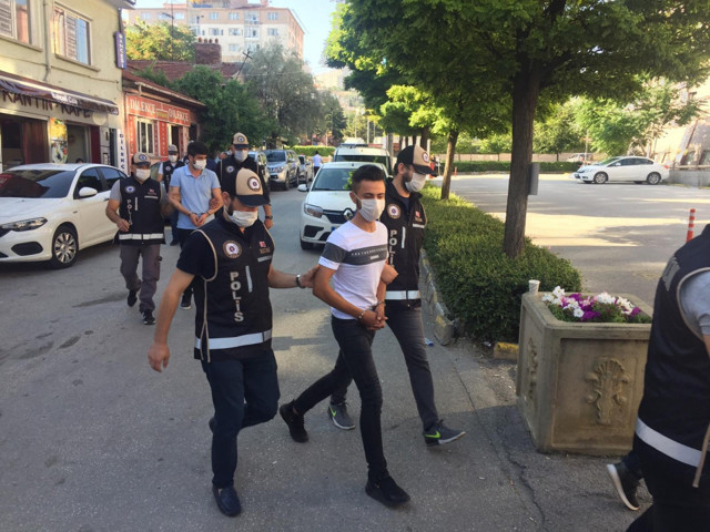 Eskişehir'de tefeci operasyonunda 5 gözaltı yaptıkları vurgun dudak uçuklattı - Resim: 0