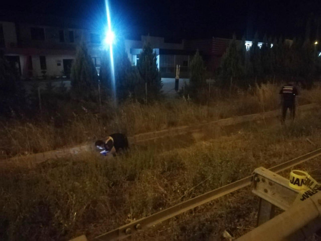 İzmir'de su kanalında panik anları! Güvenlik görevlileri buldu - Resim: 0