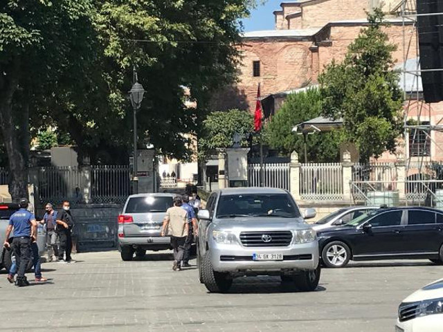 Ayasofya'ya sürpriz ziyaret! ABD Büyükelçisi Satterfield Ayasofya'ya geldi - Resim: 0