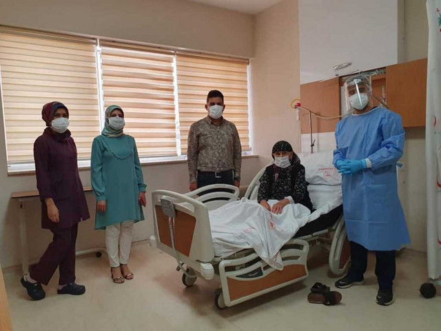 Adıyaman'da 104 yaşındaki Beyaz nine koronavirüsü yendi - Resim: 0