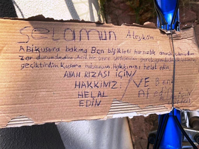 Antalya'da bisiklet sahibine kartonda yazılı şaşırtan not: Affedin... - Resim: 0
