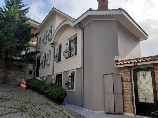 Can Dündar’ın el konulma kararı verilen Çengelköy’deki villası görüntülendi - Resim: 0