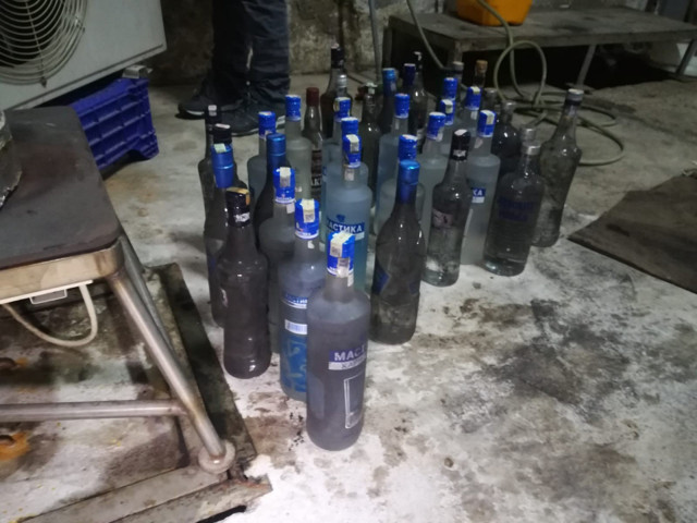 Son dakika gelişme! İzmir’de sahte içkiden ölenlerin sayısı artıyor - Resim: 0