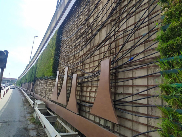 İstanbul'da duvar bahçelerine yılda 12 milyon gidiyormuş İBB kaldırınca tartışma çıktı - Resim: 0