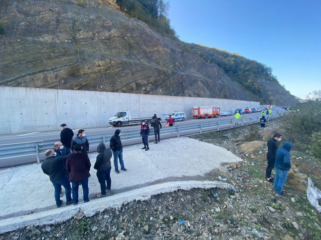 Bartın’da otomobil baraj gölüne uçtu: 2 ölü - Resim: 0