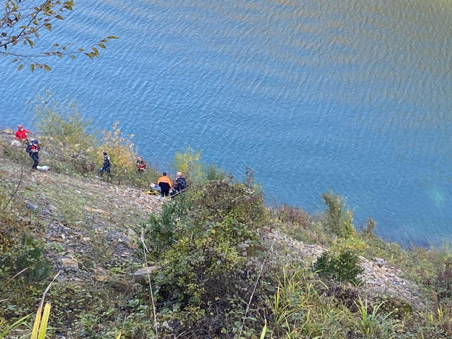 Bartın’da otomobil baraj gölüne uçtu: 2 ölü - Resim: 1